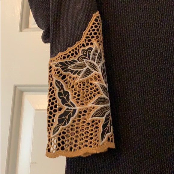 Free People top. Lace cuffs Size S NWT - Picture 2 of 10